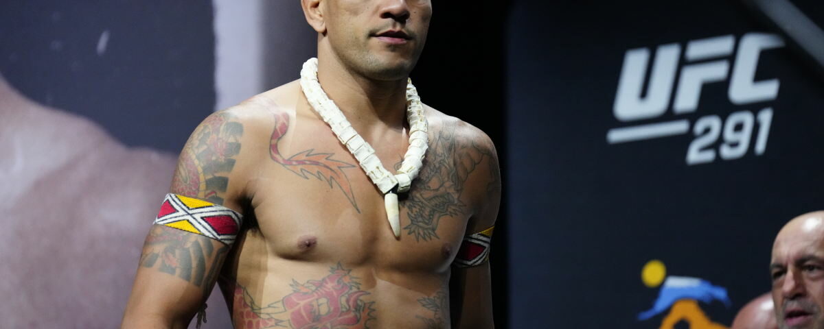 Israel Adesanya 在 UFC 305 比賽中是否與 Dricus du Plessis 受傷？