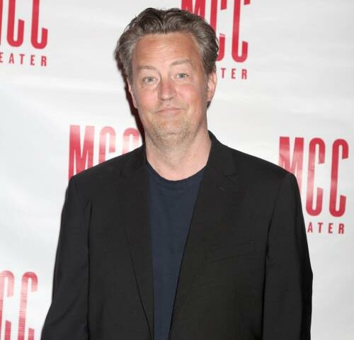 在馬修·佩里（Matthew Perry）去世前幾週，他的助手發現他「至少」兩次失去知覺