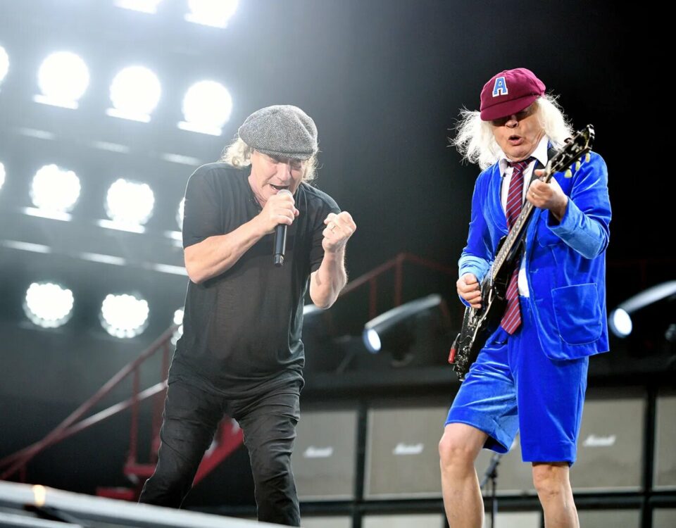 觀看 AC/DC 爆炸性的“獻給那些即將搖滾的人”結束 2024 年以巡演