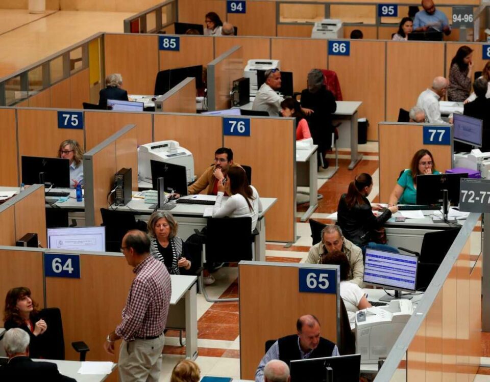 Los empleados públicos, el gran Lastre de Latemporidad en España: es 17 puntos Superior que en la empresa privada