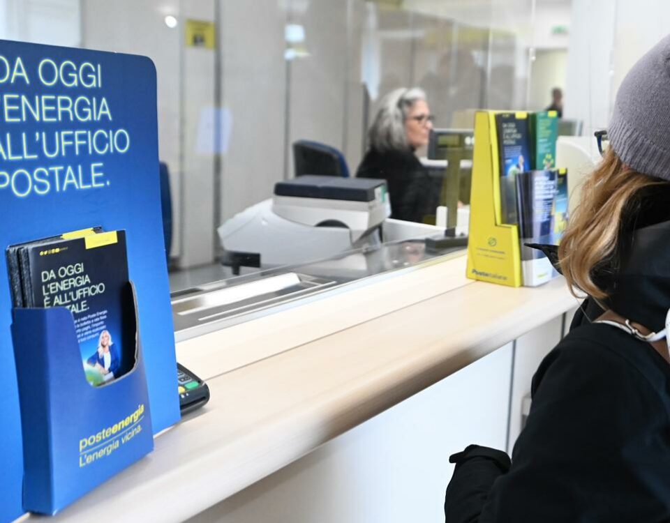 Vendita Luce e Gas Alle Poste： il Governoro blocca l’apertura alle utility ma è pronta la battaglia in Parlamento