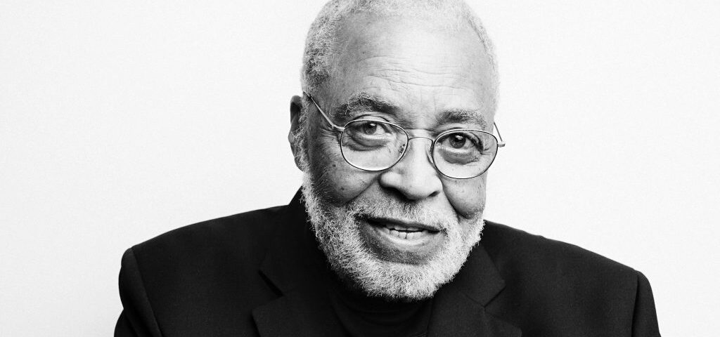 受人尊敬的演員詹姆斯厄爾瓊斯 (James Earl Jones) 去世，享年 93 歲