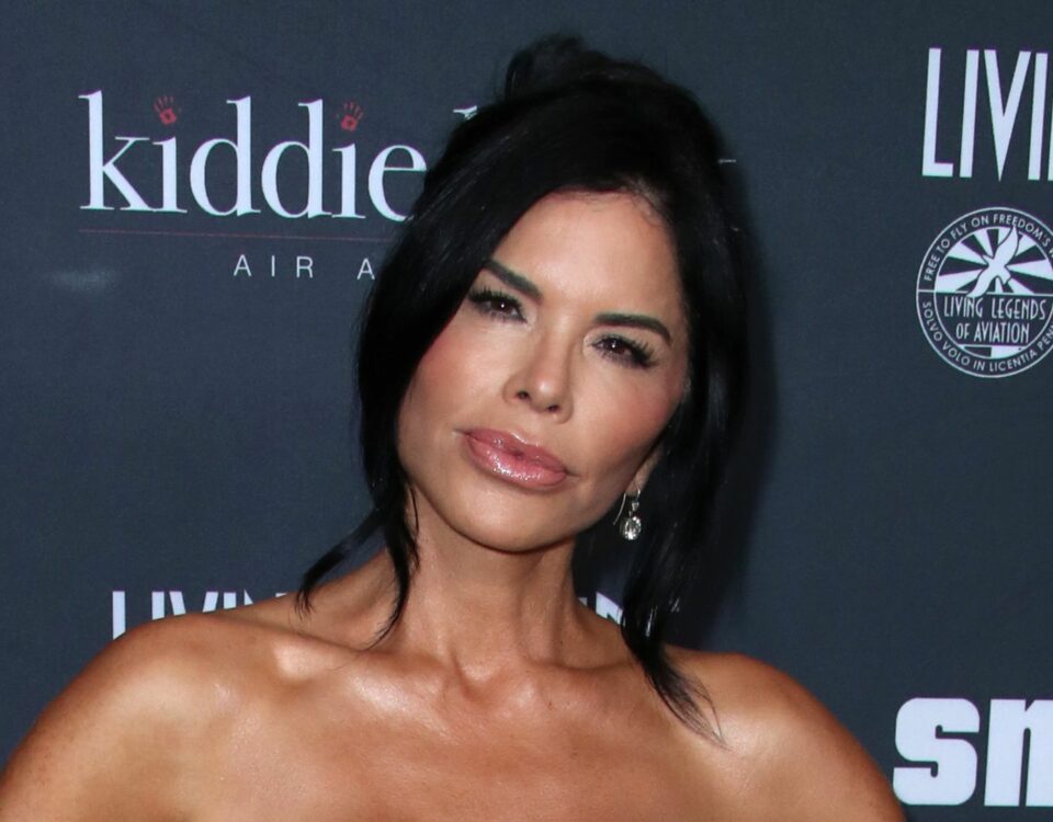 勞倫·桑切斯（Lauren Sanchez）在 GMA 上講述了令人心碎的過去時淚流滿面：“這太可怕了”