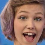 20歲的《美國達人秀》童星格蕾絲·范德瓦爾（Grace VanderWaal）在最新一期節目中此前衛的新造型和紋身造型認不出來了