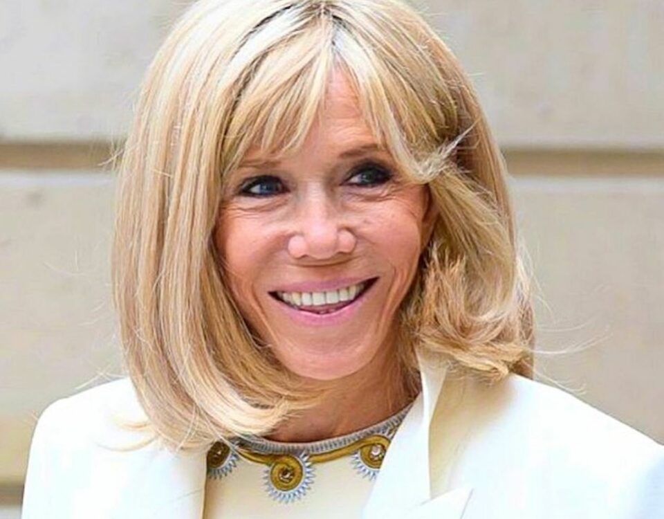 布麗吉特馬克宏（Brigitte Macron）的《艾蜜莉在巴黎》：她的初戀，71年，在2ª部分的臨時表演