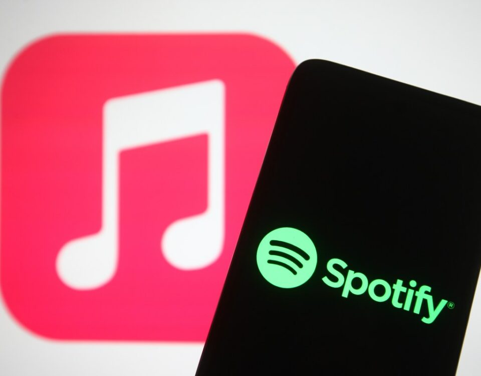 這位朋友在 Apple Music 和 Spotify 之間建立了一個簡單的兩個工具來傳輸播放列表，而且效果很好