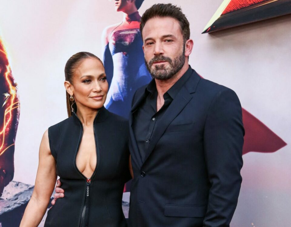 珍妮佛洛佩茲 (Jennifer Lopez) 和本阿弗萊克 (Ben Affleck) 一起度過驚喜