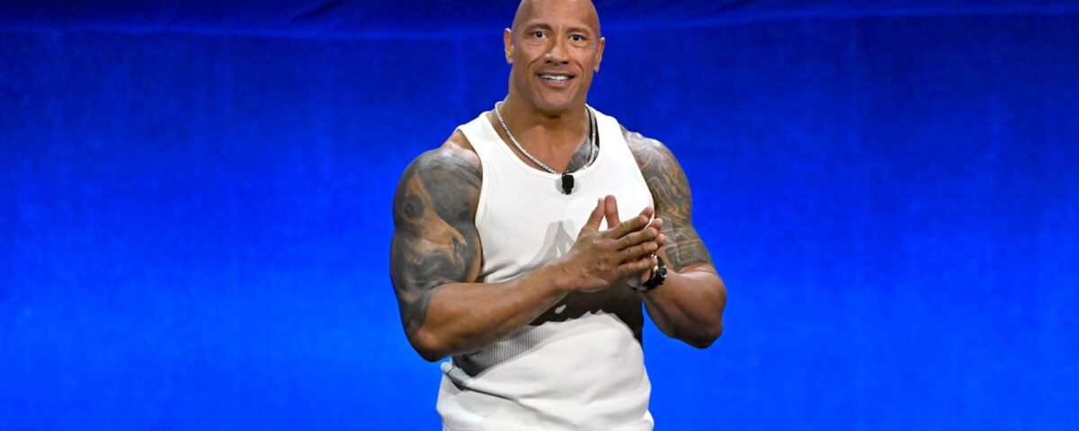 The Rock 在 Hype 影片中宣布 2025 年 UFL 賽程開始日期