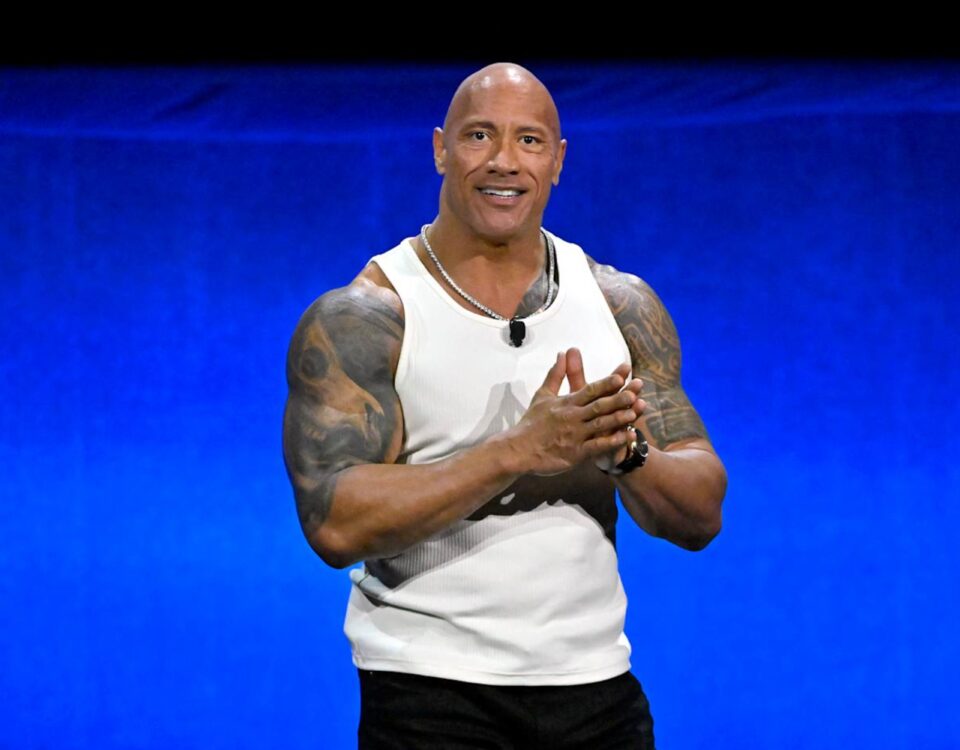 The Rock 在 Hype 影片中宣布 2025 年 UFL 賽程開始日期