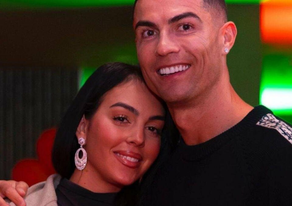 Cristiano y Georgina arrasan en su canal YouTube 與 este juego para ver cuánto se conocen