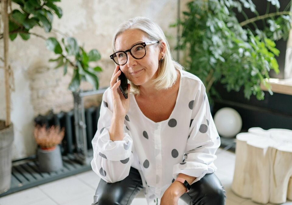 Las mujeres de 50 y 60 años amarán el conjunto de camisa y pantalón blanco y negro de Primark que estiliza, es 優雅 está tirado de precio