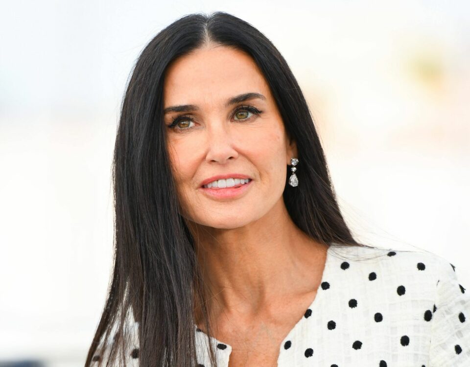 60 歲的黛米·摩爾 (Demi Moore) 透露了她最近患上了令人震驚的疾病：“我減掉了 20 磅”