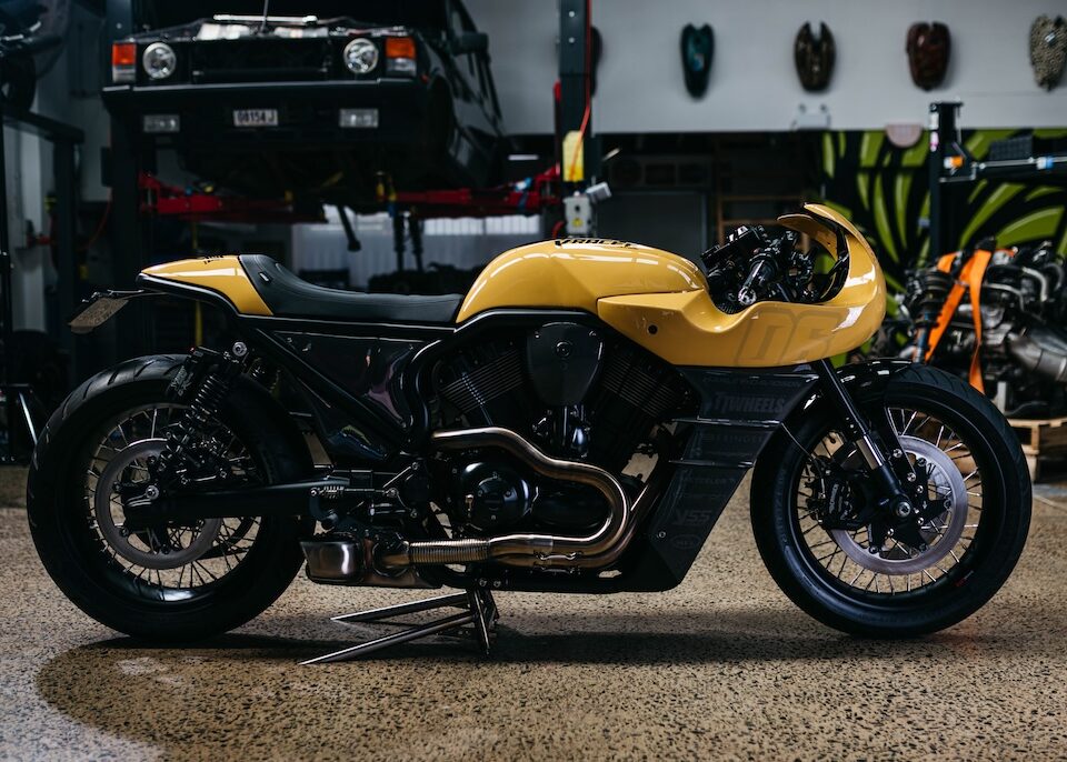 Donut Garage 的 V-Rod Café Racer